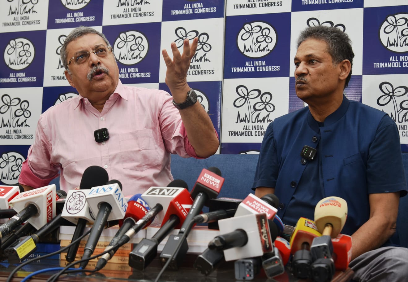 Bharatnewsupdates- TMC Chief Whip Kalyan Banerjee Along with MP Kiriti Azad